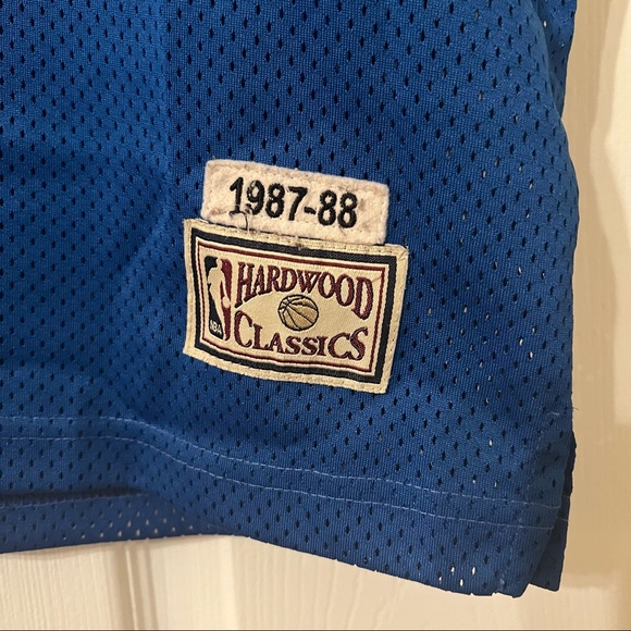 Alex English Classic 1987-1988 Jersey - Picture 2 of 4